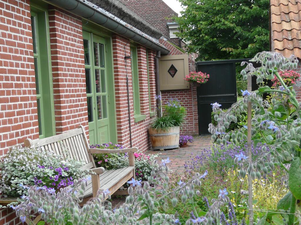 Bed and Breakfast Landgoedlogies Pábema Zuidhorn Exterior foto