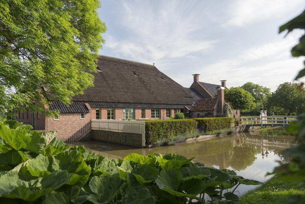 Bed and Breakfast Landgoedlogies Pábema Zuidhorn Exterior foto